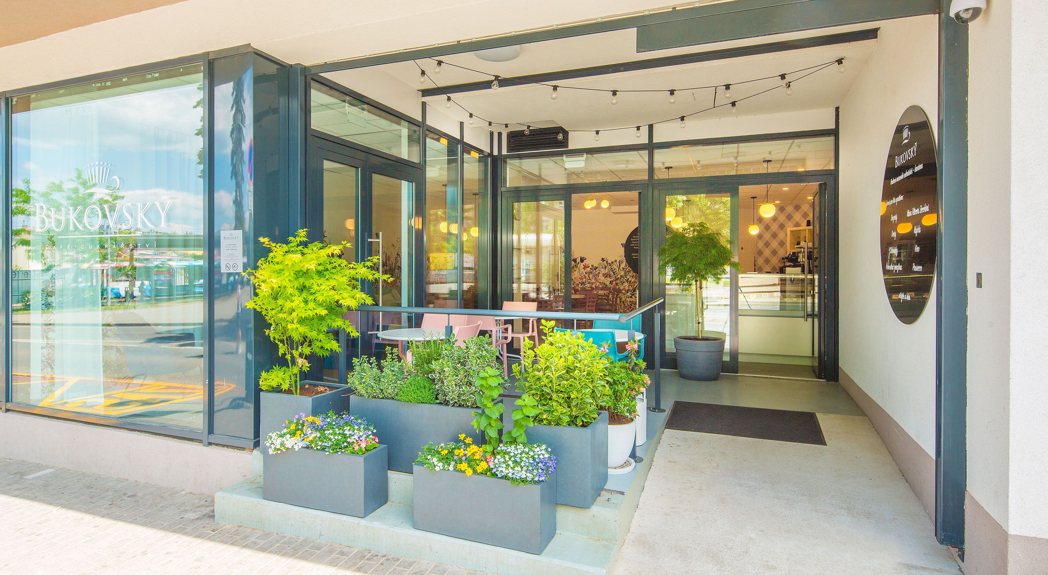 Rodinné cukrářství a kavárny Bukovský